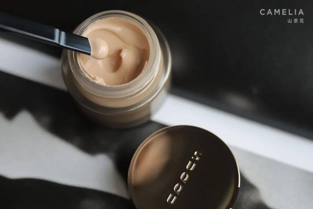 肌肤|值得买｜用这瓶贵妇级养肤粉霜 打造细腻丝滑奶油肌