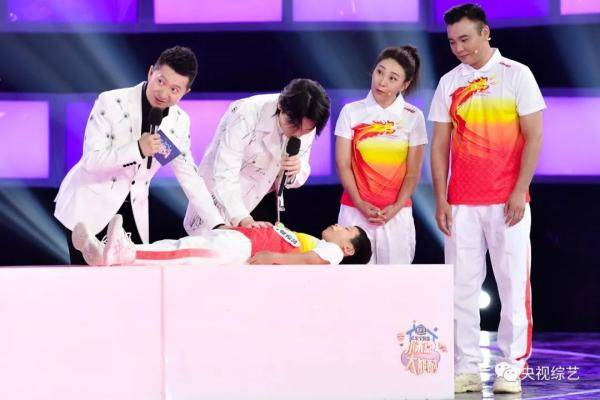 炸弹|6岁戏曲小达人扮演“恶婆婆”，现场上演“婆媳大戏”