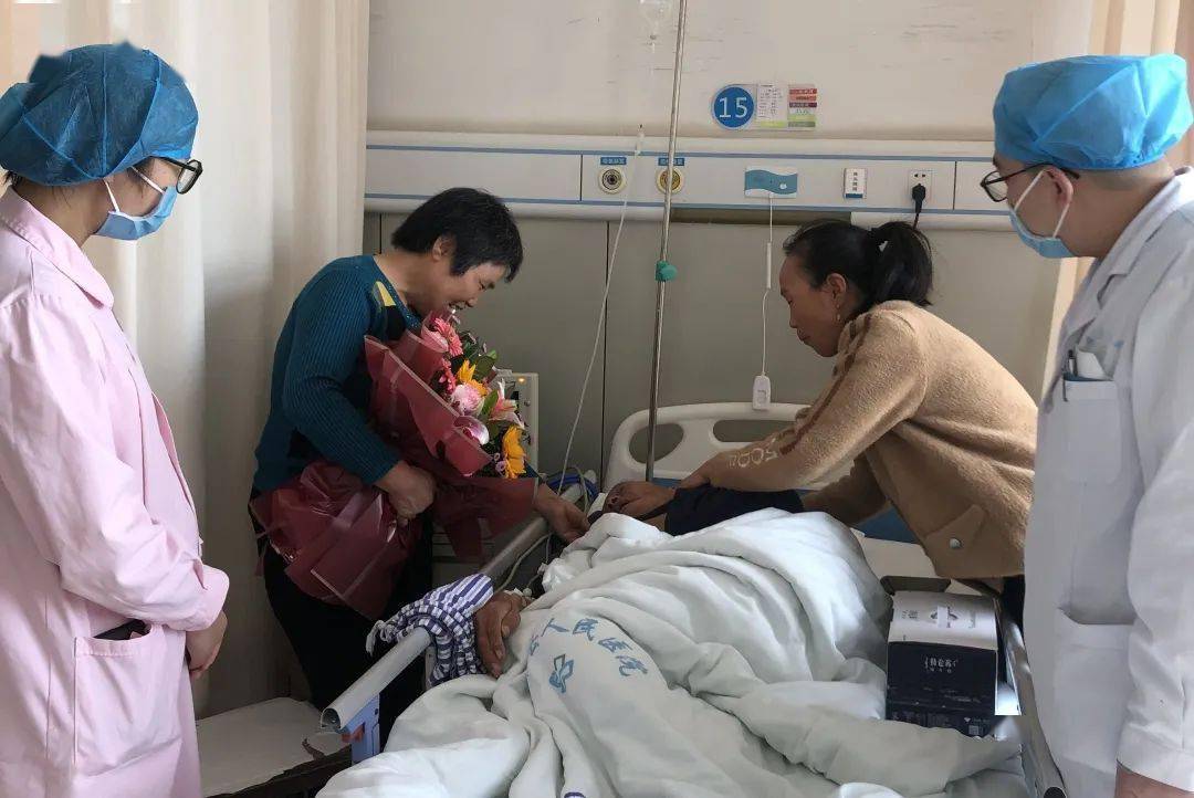 情暖重阳中牟县人民医院看望八十岁以上住院老人