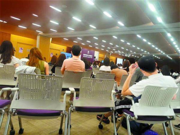 龙文|国际疫情冲击下的海外留学面面观之一：在国内高校借读，感觉像“上班族”