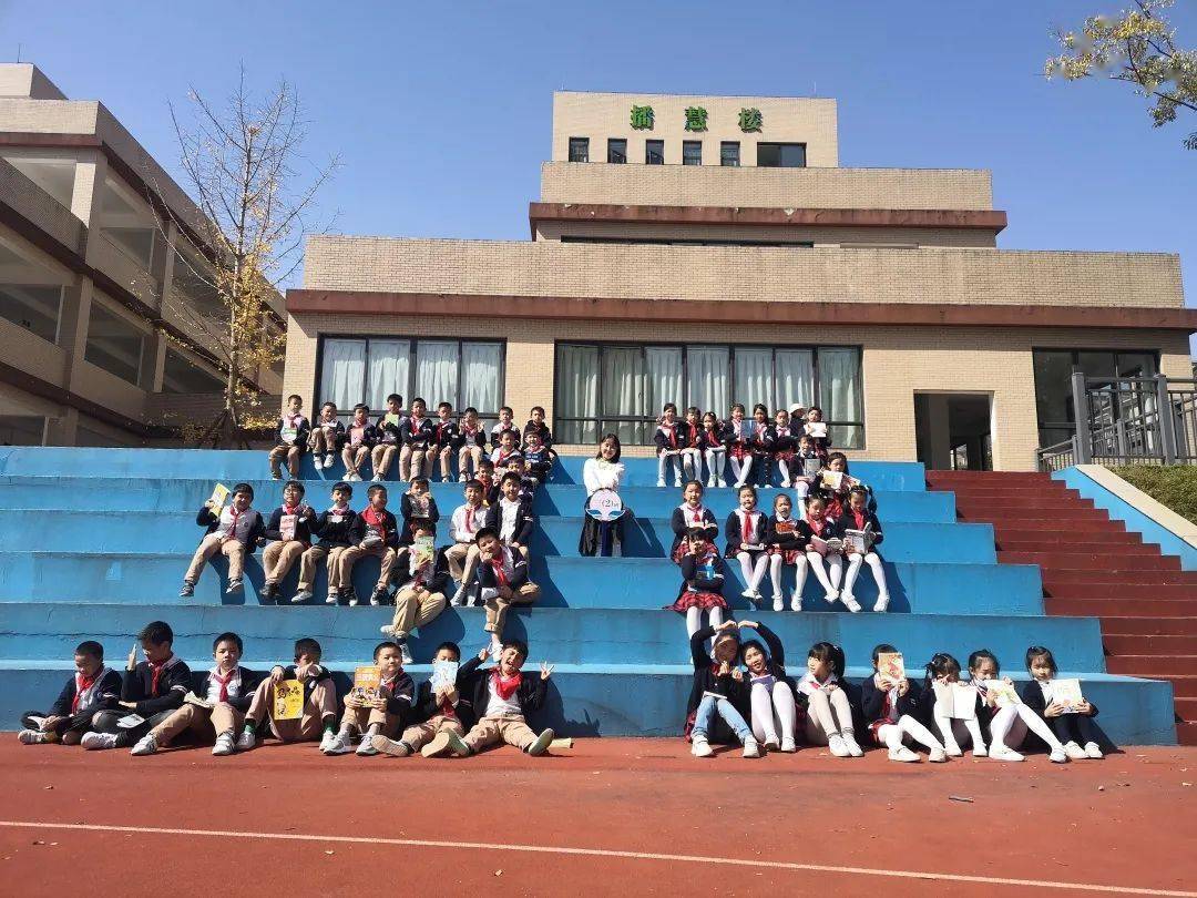 欧城小学是一所现代化的书香校园,在教学模式上开创了目前怀化独一无
