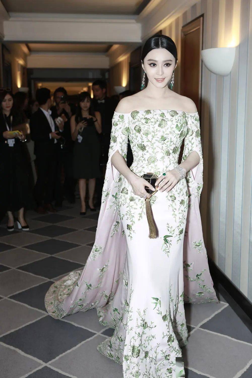 明星|糊咖真的不配穿高定么?上百万的高定为啥这么受明星追捧?!