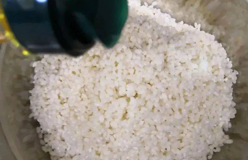 食用|粘糯好吃!红糖糯米饭:甜甜蜜蜜