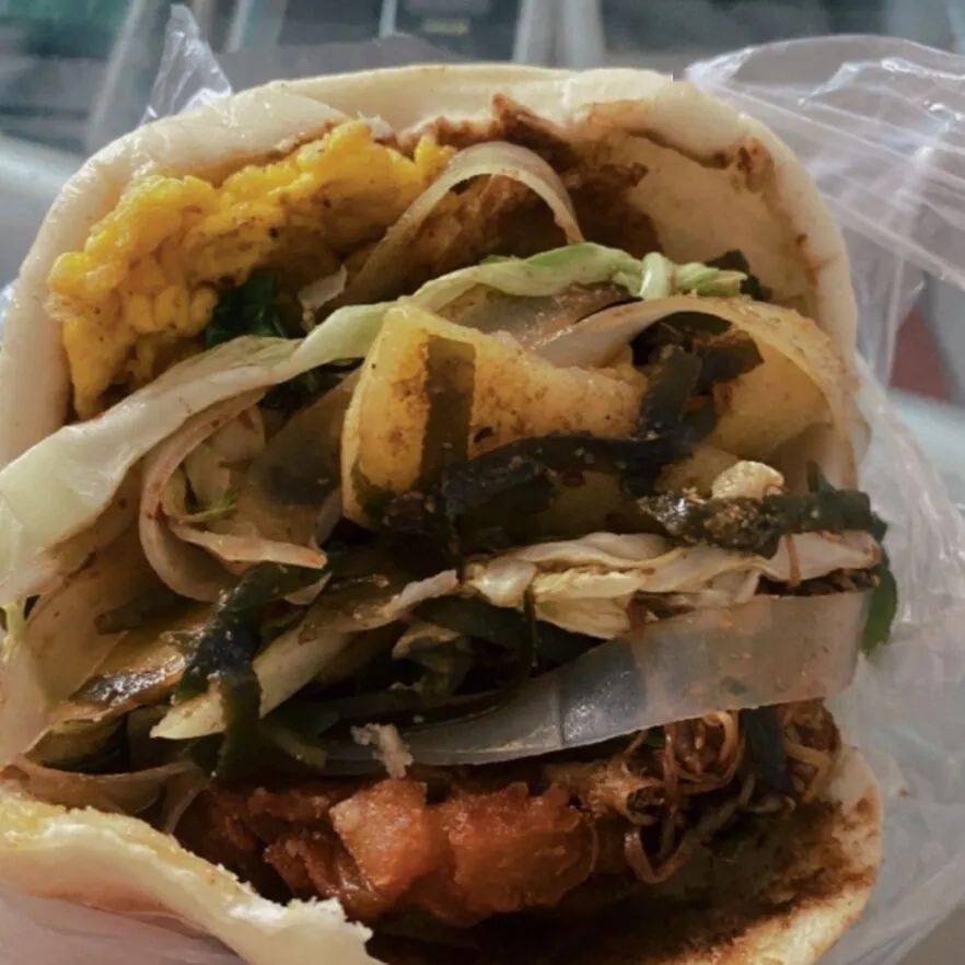 了不感叹一句 这是啥人间美味 快让枣庄同学请你吃菜煎饼吧 济宁夹饼