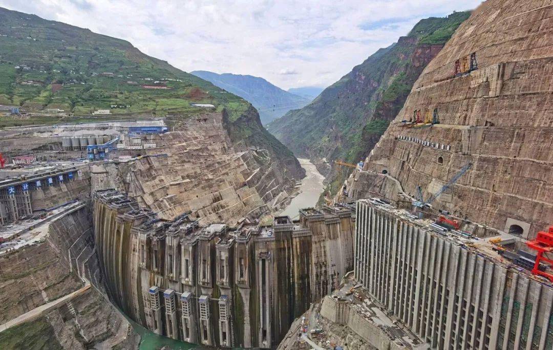 央视聚焦!世界在建最大水电站地下厂房全线封顶