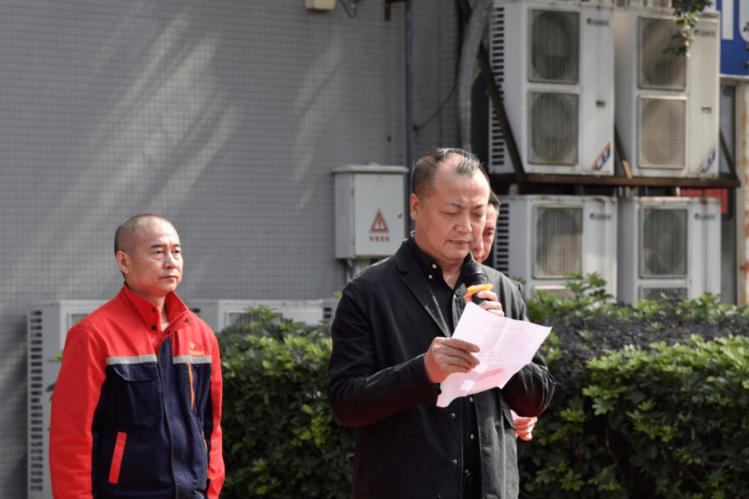 房义勇在活动中说,燃气行业作为危险性较大的行业,更要深刻吸取燃爆