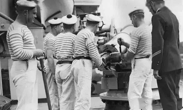 帝舵|连时尚icon都拒绝不了的蓝到底有什么魔力?