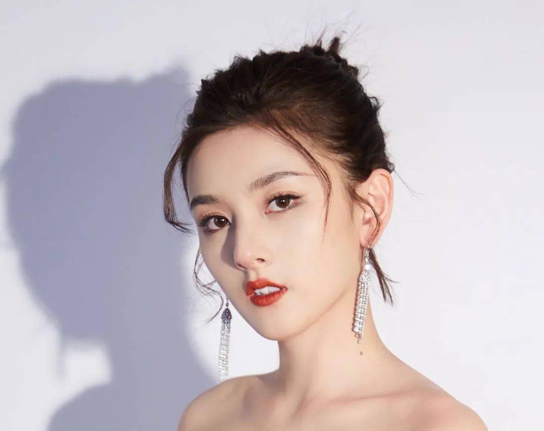 框架|谁说大框架脸就不美了？她明明好看得令人叫绝！