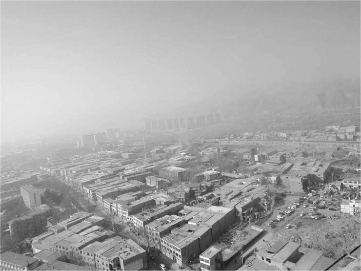 西宁市沈家寨棚户区改造前. 省住房和城乡建设厅提供
