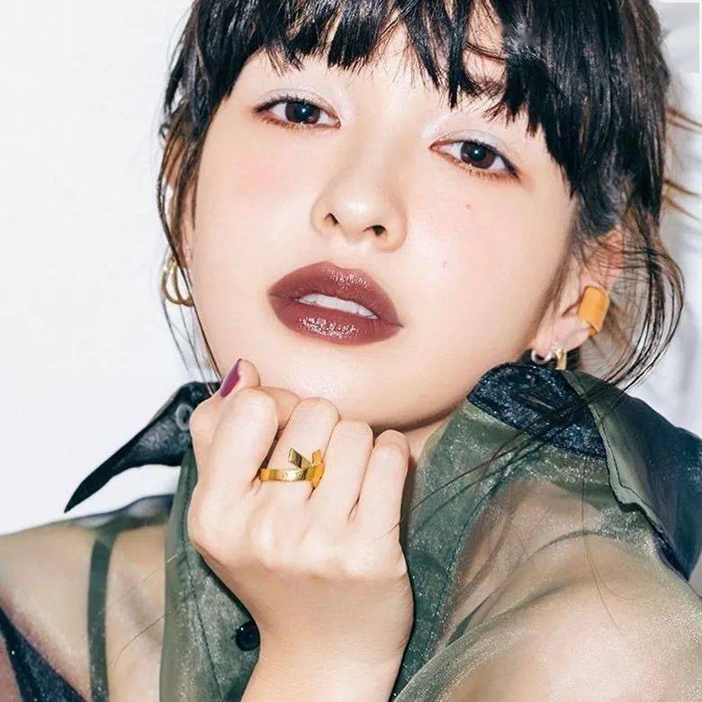 涂谁|足以让你时髦整个秋冬的棕色唇，谁涂谁好看