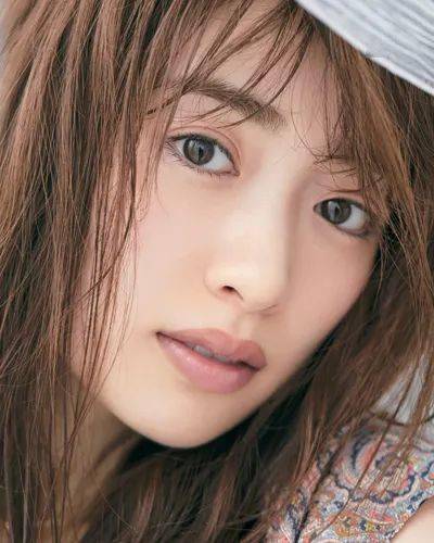 涂谁|足以让你时髦整个秋冬的棕色唇，谁涂谁好看