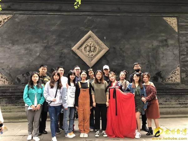 online|青春online行两岸进行时 走进成都武侯祠感受三国韵味