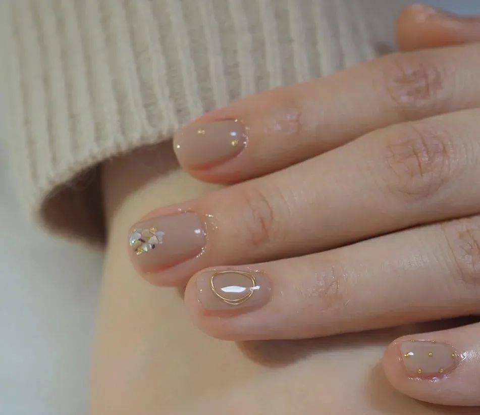 get|仅需39.9元就能get当下潮流美甲，快喊上你的小集美冲鸭！