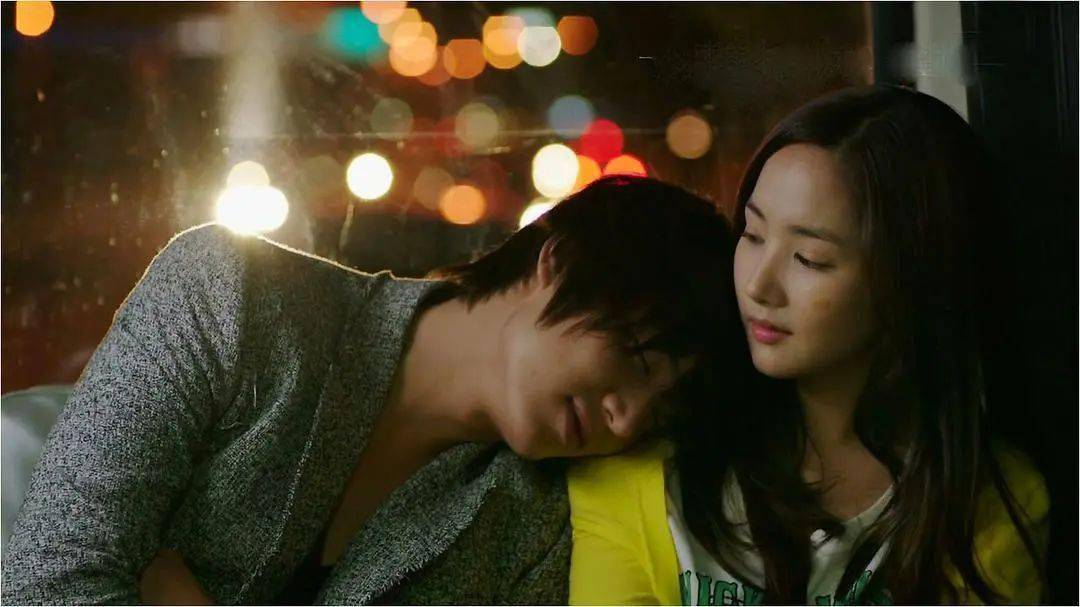 康康|开包记：康康朴敏英的化妆包里有什么？