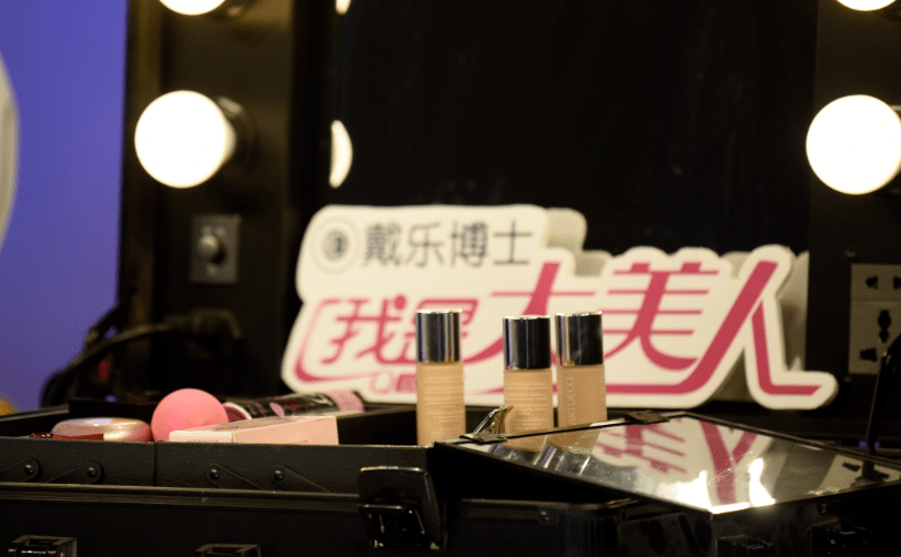 预售|200块也能化出百万化妆师同款底妆！3分钟让毛孔隐形，get粉嘟嘟的奶油肌！实在是太好看了~