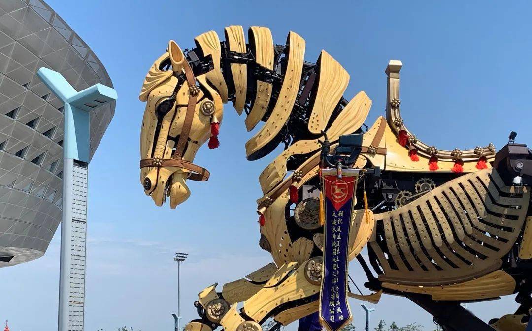资源2020113巨马中国首个自主知识产权的巨型仿生机械艺术装置