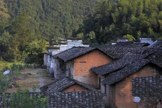 (以上图片来源:黄沙七人组) 地址:九江市修水县黄沙镇下高丽村 布甲乡