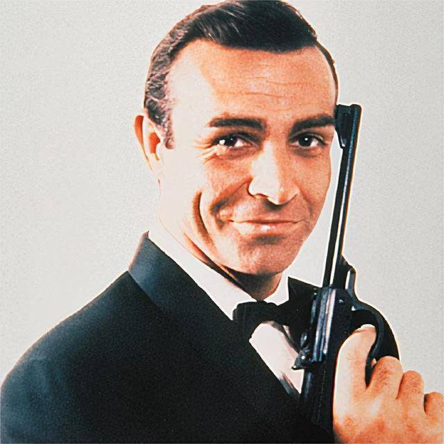 那么年轻时候的肖恩·康纳利就是007的代名词,他是《007》电影中的第
