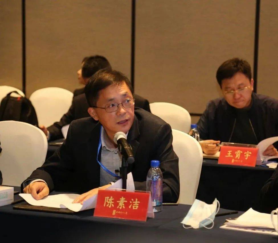 中国公路学会服务区工作委员会副秘书长臧浩主持会