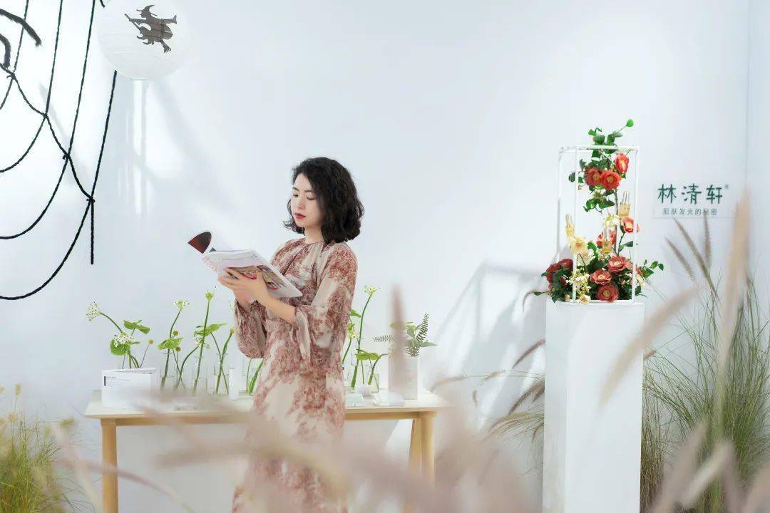 宝瓶|瑞丽、芭莎……5大权威时尚媒体今年都宠爱的“发光宝瓶”是什么？