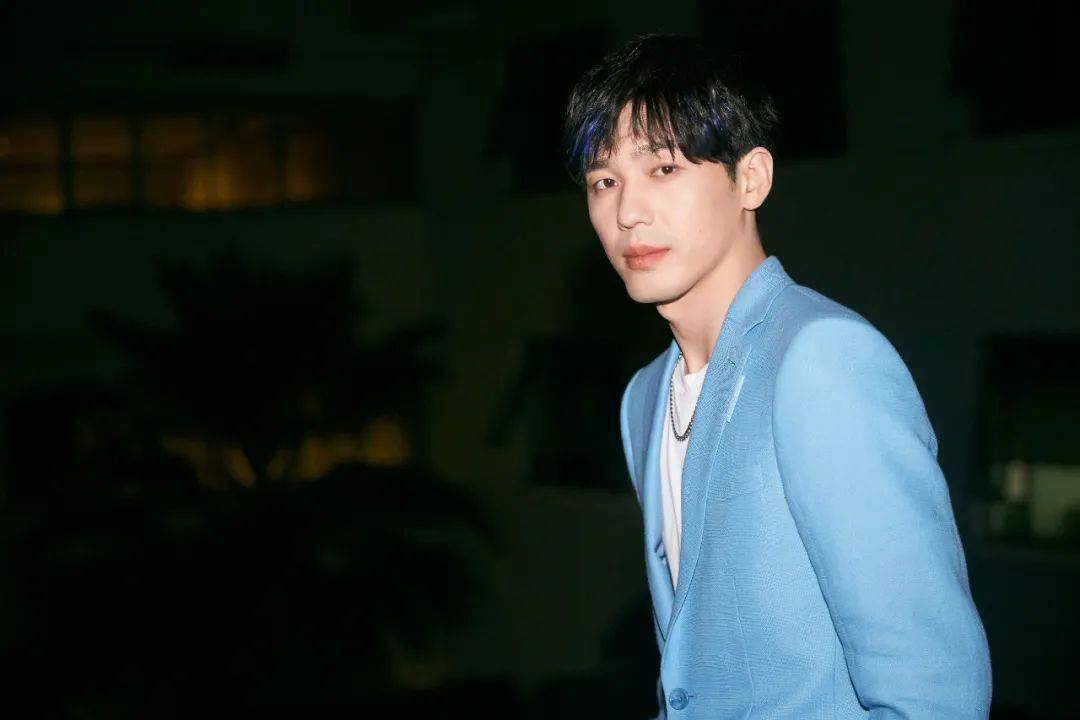 宋茜|甜美女孩如何转型酷A辣妹？宋茜吴宣仪教你一个小动作！