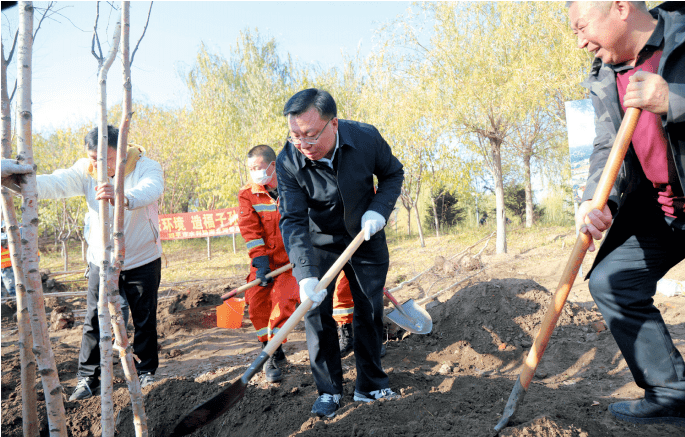 市委副书记李岩,市委常委梁彦举,娄少华,褚春彦,刘琦,四平军分区司令