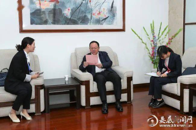 市委书记参加人口普查登记工作_普查人口登记表格图片