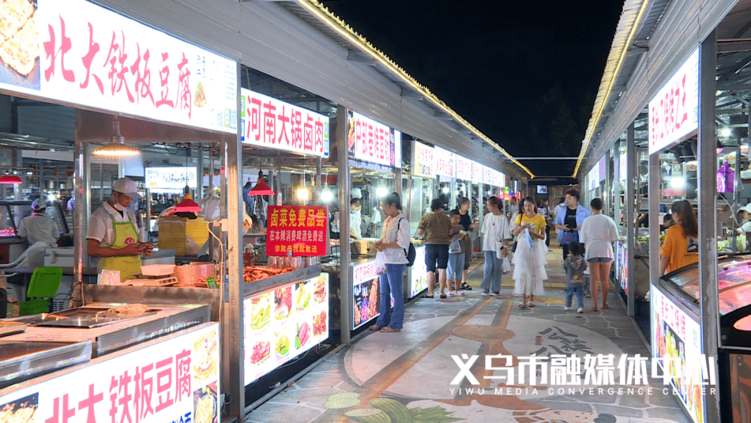 (来源:魅力苏溪) 今年9月份 苏溪镇首个示范性夜市 ——长和夜市正式