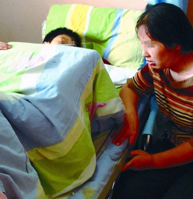 4岁男童上厕所喊"尿疼",宝妈一瞅瞪大了眼,慌忙送医
