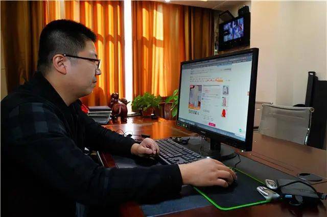 在外面打工的GDP_加油打工人图片