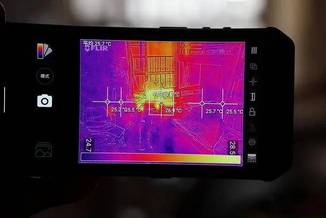遨游a9三防手机集成flir红外热成像传感器