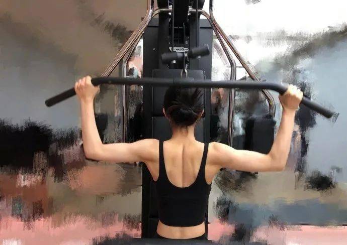 锻炼|赵丽颖再上热搜，锻炼生图线条感十足！更抓眼球的，是女神绝美的体态！