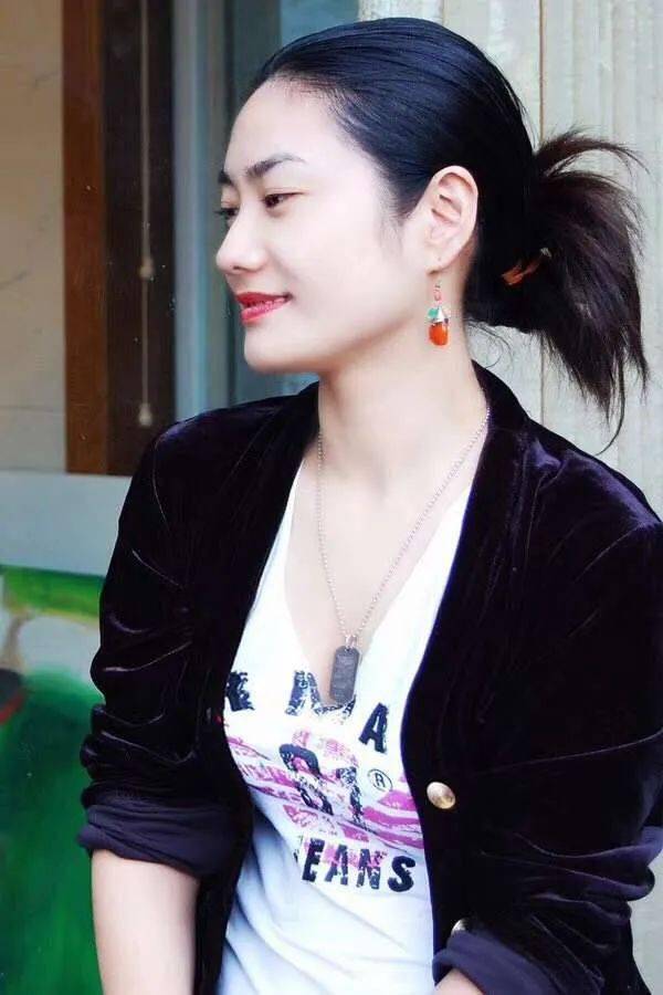 网络作家协会常务副主席,杭州师范大学文化创意产业研究院院长·任逸