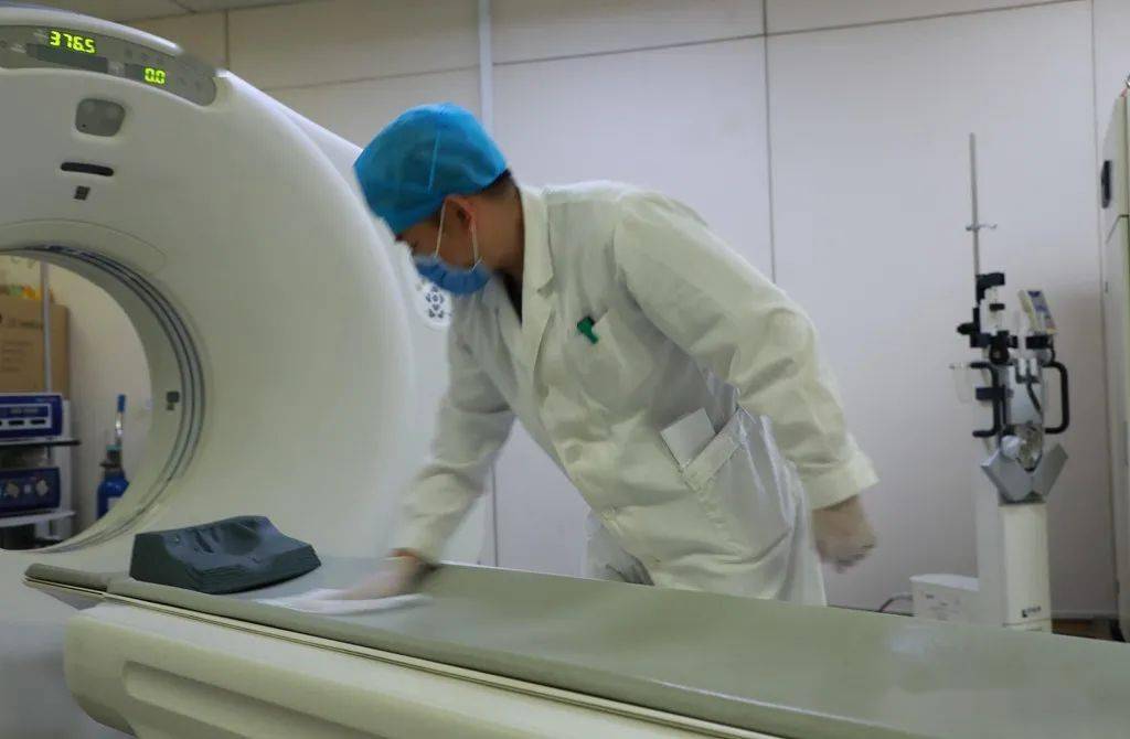 你们说的"拍片儿的"医生其实是这样的