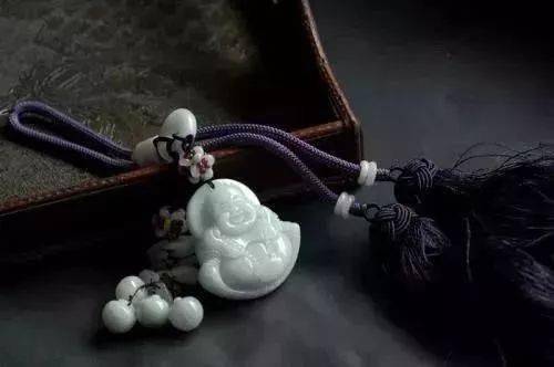 包包|这4种包风水最差！红色漏财、紫色败运、黄色….个个都是散财童子，越用越穷！