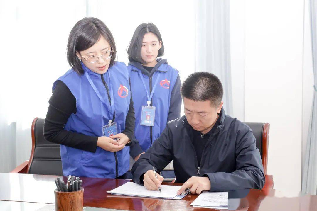 市委书记参加人口普查登记工作_普查人口登记表格图片(2)