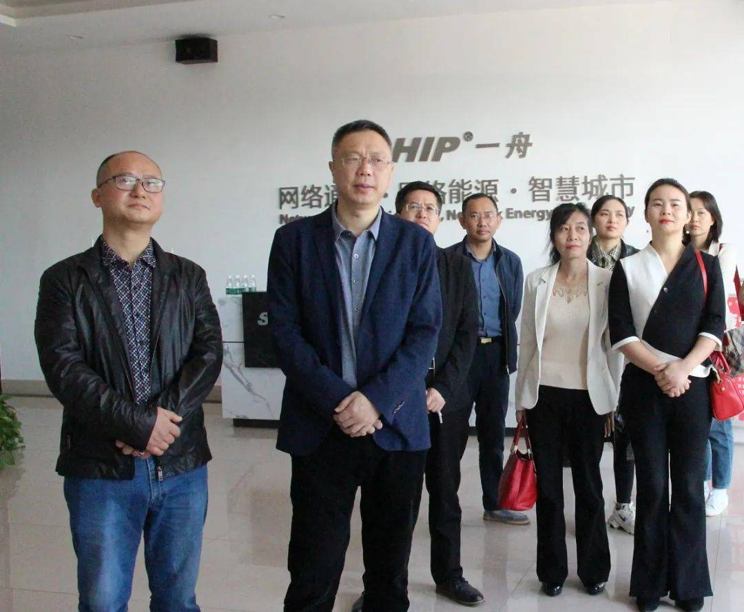 月6日上午,市社联党组书记,主席廖焕水率调研组一行来我区调研.