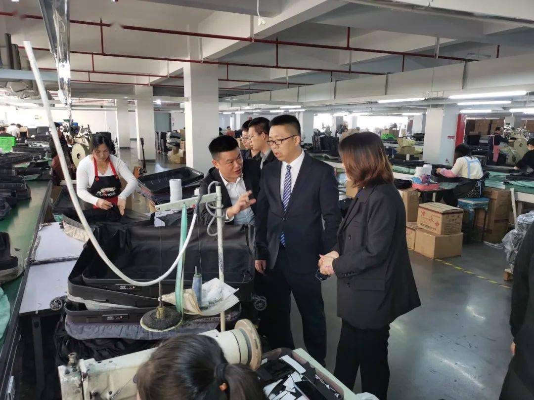 上午,京东京喜厂直优品计划团队一行考察了海虹机电等3家本土企业.