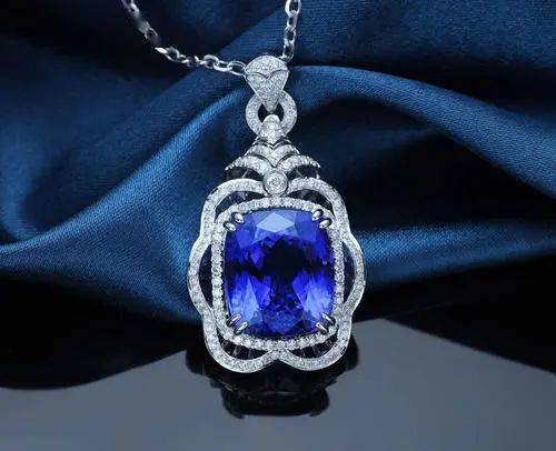 宝姐|宝姐：家有4妻30娃的他，挖出3块坦桑石获利77.44亿！这石头真致富……