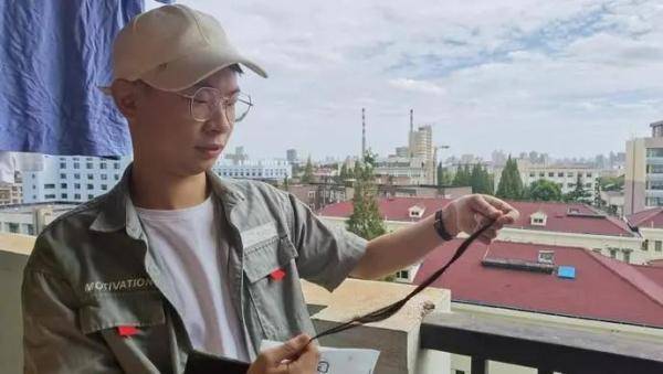 上海这个男生因一头30厘米长发，常被人指指点点…知道原因后所有人都被暖哭了→_头发