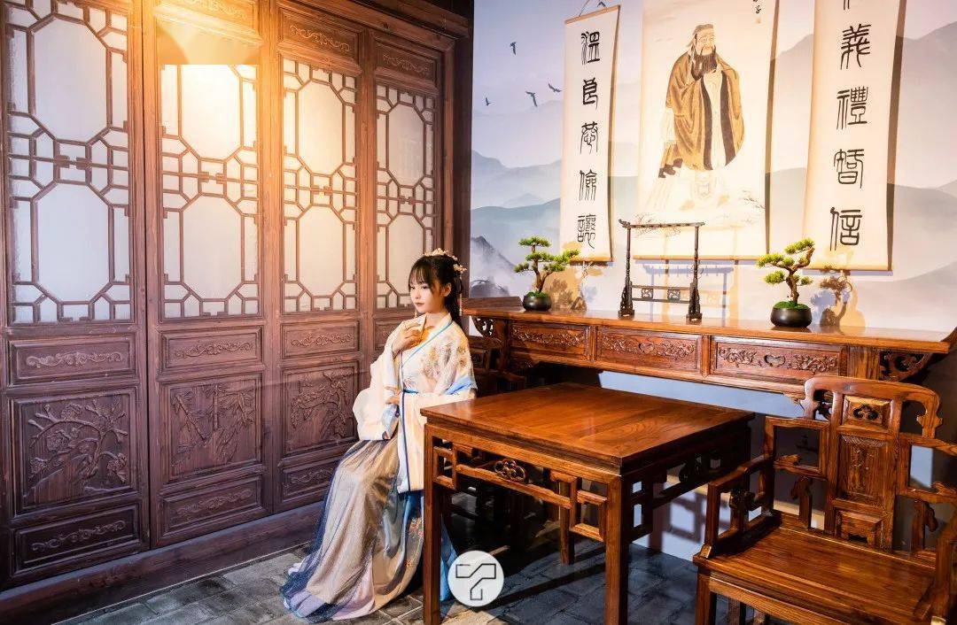 静安大悦城开了家锦鲤祠10高级感爆棚古风场景50汉服拍出绝美大片