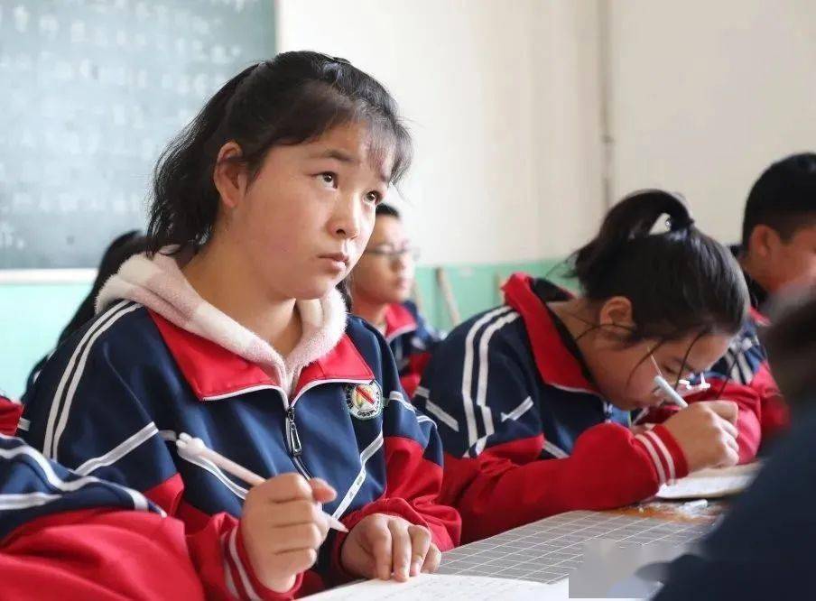 平凉二中学生"扶!