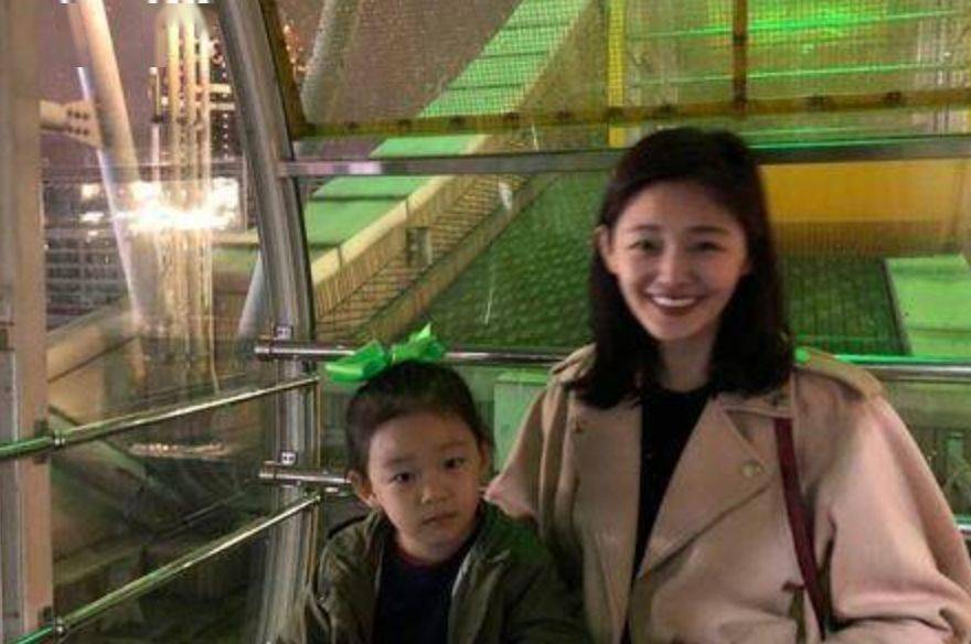 女神|#大S瘦了#再上热搜，素颜出镜，重回杉菜时代！女神美得气场十足！