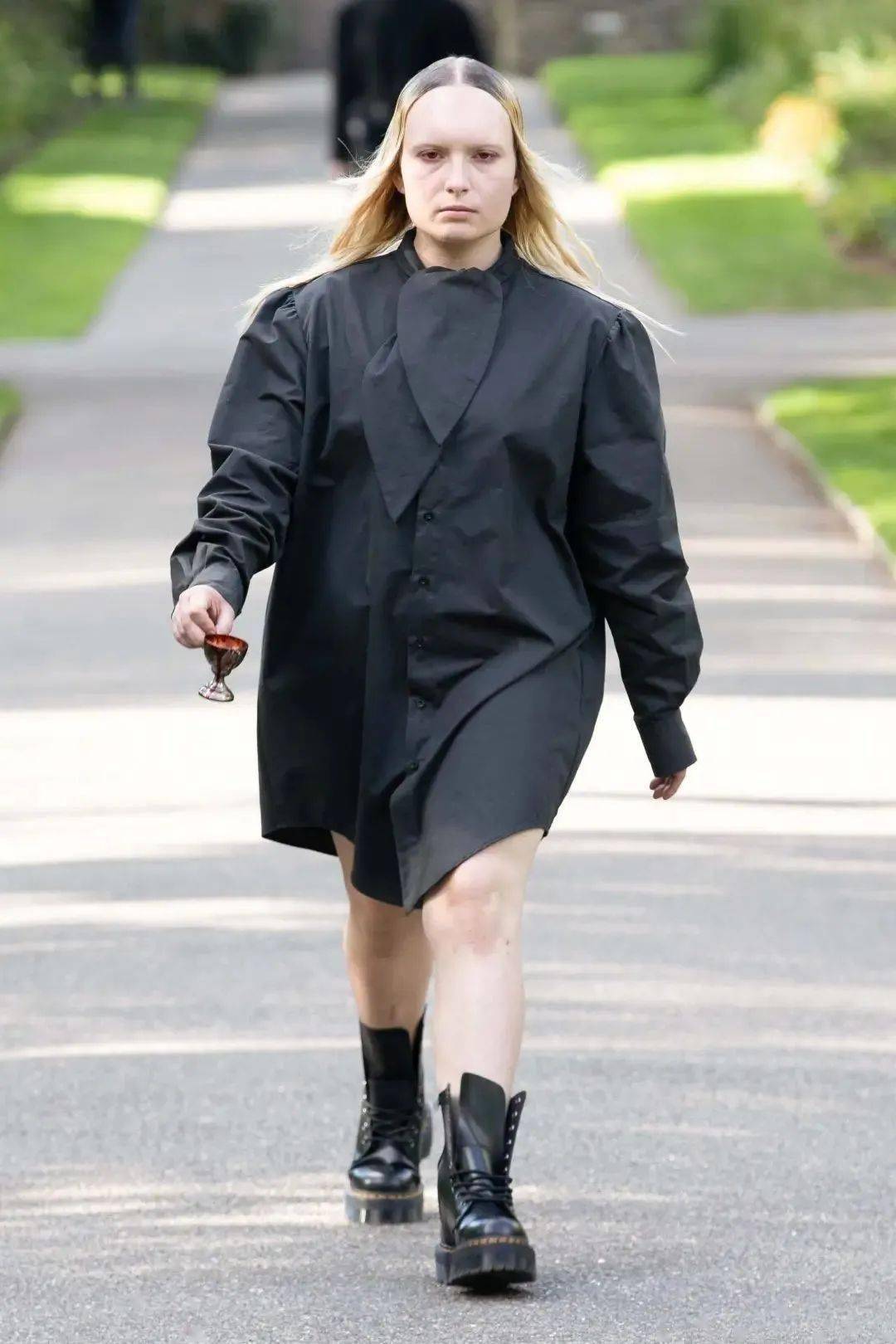 Art|来自“跨性别者”独特的穿衣方式，“我们不在乎时尚界想要什么，只想要做自己。