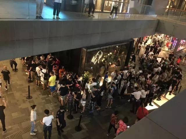 阿喜|喜茶做了支钢笔，晨光文具都服气！