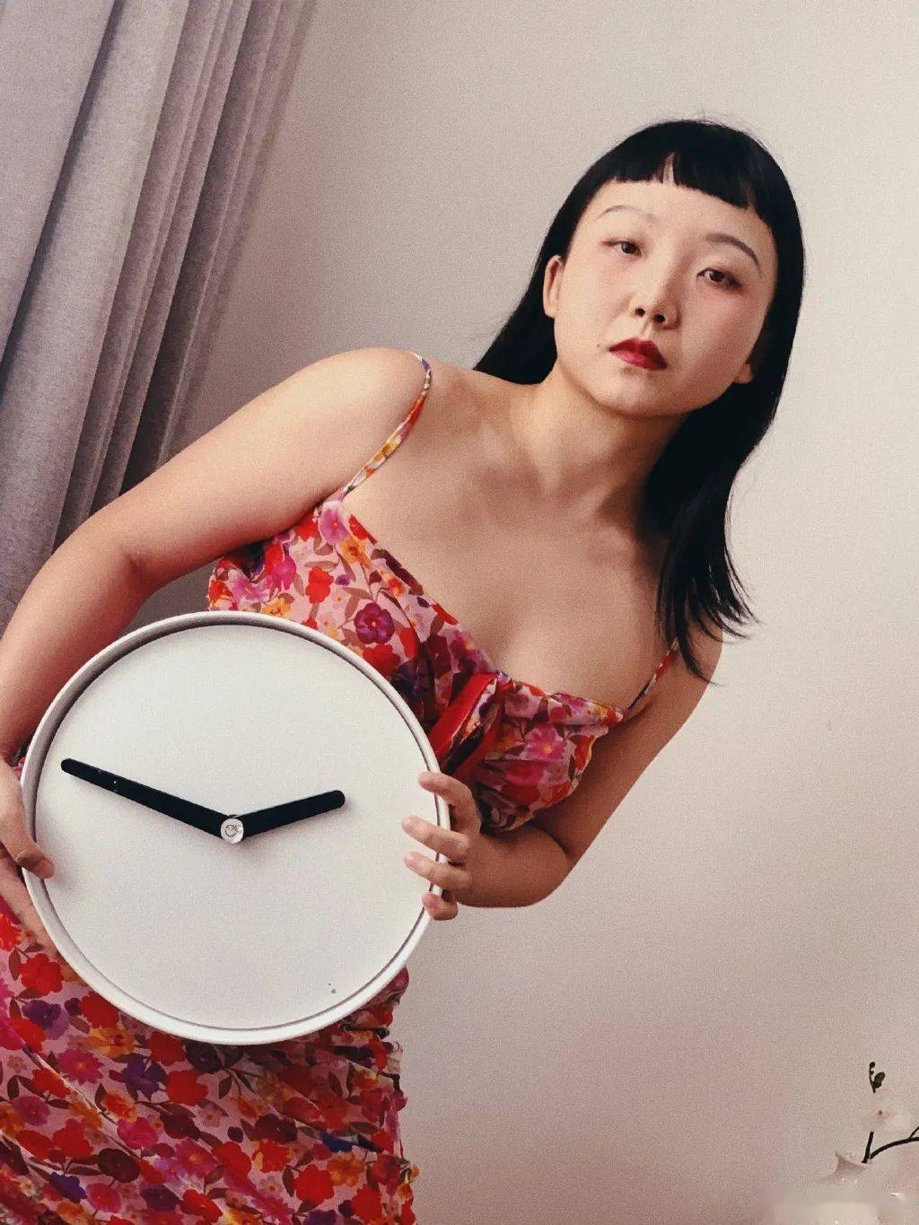 单眼皮|网红出身、被嘲又丑又胖 这次她却凭实力完美逆袭！