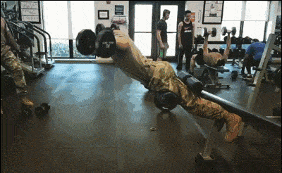 健身|美国大兵变态的肌肉训练，看完大写的服......