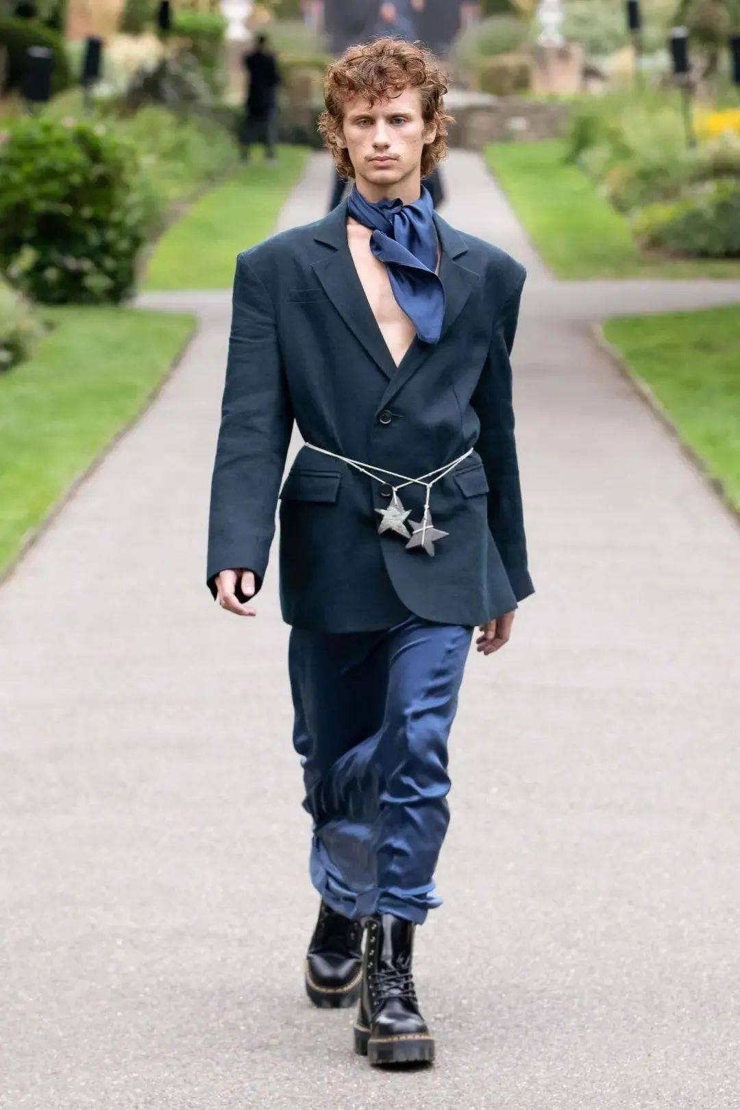 Art|来自“跨性别者”独特的穿衣方式，“我们不在乎时尚界想要什么，只想要做自己。