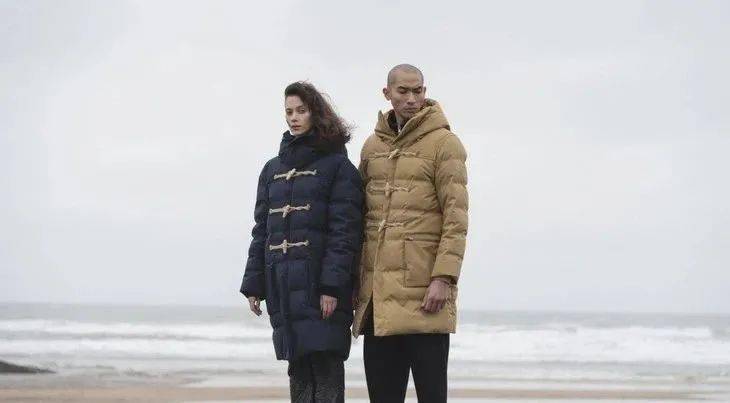 周冬雨|女孩们，撑得很累吧......像周冬雨一样套羽绒服不好吗！？