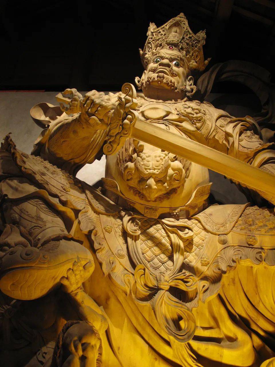 2,南方增长天王东方持国天王"持国"意为慈悲为怀,保护众生,护持国土